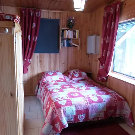 Cedre Rouge Chalet Enchastrayes